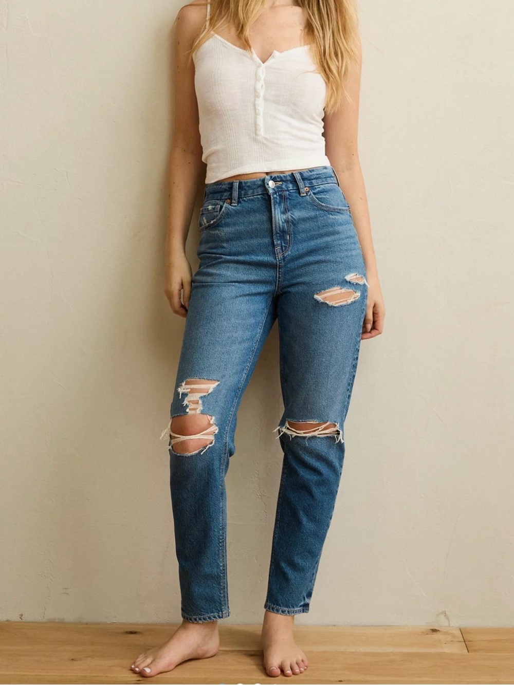 AE Strigid Curvy Ripped Mom Jean